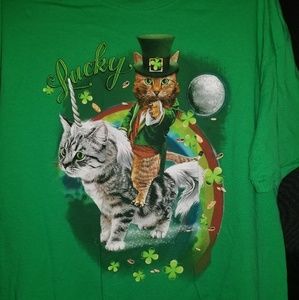 Lucky 🍀 cat t-shirt St. Patrick's Day